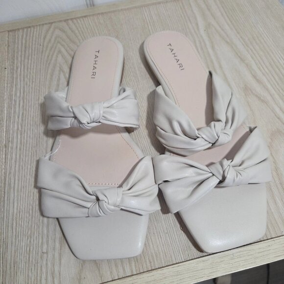 Tahari Beige Faux Leather Knotted Toe Straps Flat Slide Sandals Size 8.5 - Picture 1 of 8